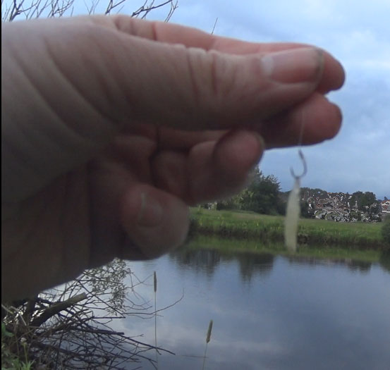 Feederangel Feedern das Angeln im kleinen Fluss